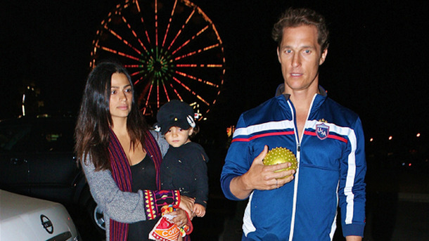 昨秋、家族と共に休暇中のマシュー・マコノヒー -(C) Splash/AFLO