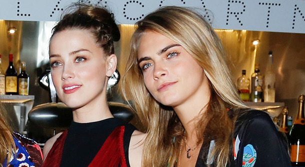 アンバー・ハード＆カーラ・デルヴィーニュ-(C)Getty Images