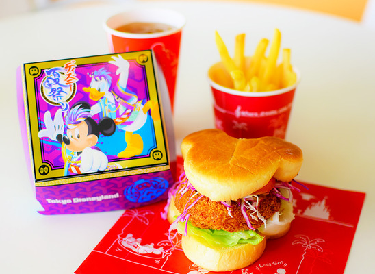 トゥモローランド・テラスでは、“雄舞”をイメージした「スペシャルセット」（980円）