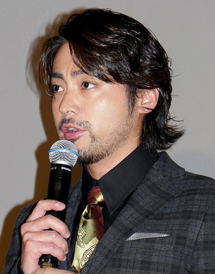 山田孝之 超高速 挨拶を披露 時間がないので 早口で Cinemacafe Net