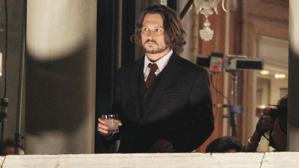 ヴェネチアでアンジェリーナ・ジョリーとの共演作『The Tourist』を撮影中のジョニー・デップ　-(C) AFLO