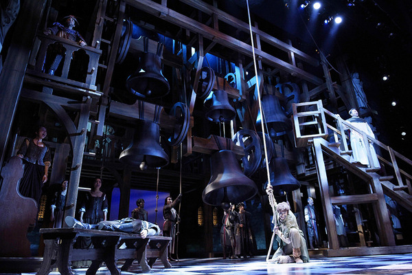 「ノートルダムの鐘」撮影：上原タカシ