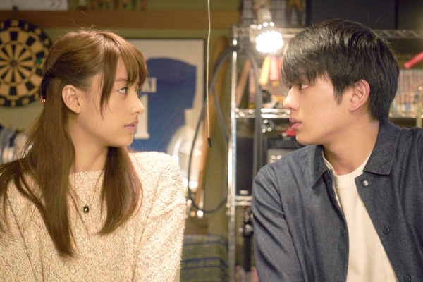 山本美月 真剣佑とキスの予感 永野芽郁の 小悪魔 姿も ピーチガール 新写真 Cinemacafe Net