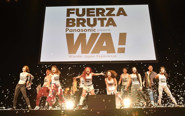 日本人キャストがパフォーマンスを披露