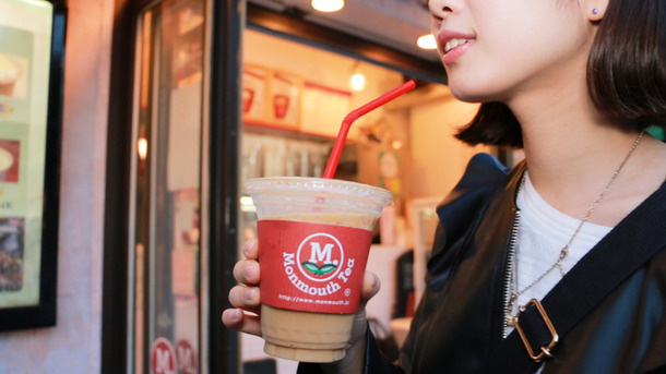 濃いめのミルクティーで人気急上昇！ 紅茶専門店で、バラが香る一杯を