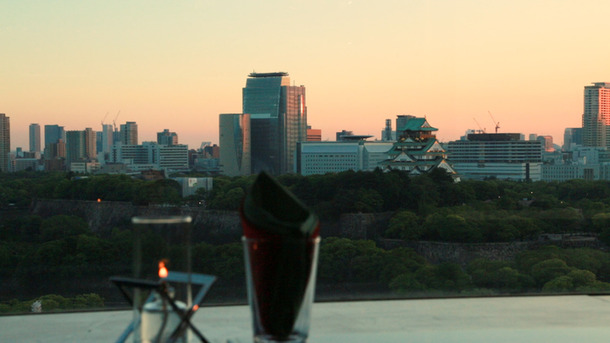 この夏は”泡と絶景”！ ホテル最上階の極上バルで贅沢時間を