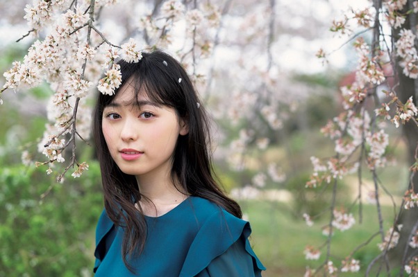 福原遥 19歳の誕生日に3冊目の写真集発売へ 1年間の成長も感じて Cinemacafe Net 福原遥 19歳の誕生日に3冊目の写真集発売へ 1年間の成長も感じて Cinemacafe Net