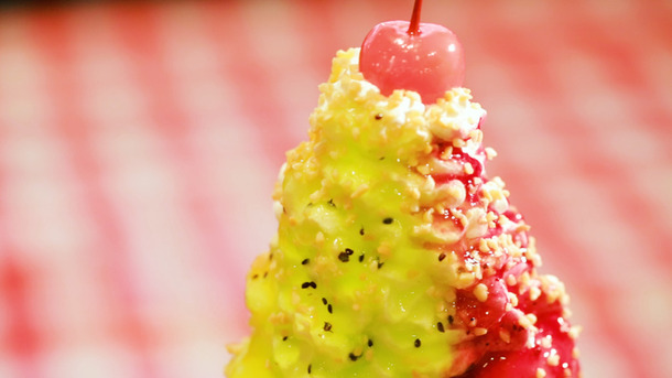 全長35cm！ ものさしよりも長〜い老舗のチョコレートパフェ