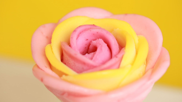 写真を取らずにいられない！ かわいすぎるお花ジェラート 