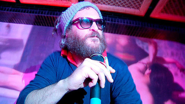 容疑者、ホアキン・フェニックス