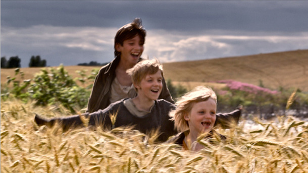 明日の空の向こうに