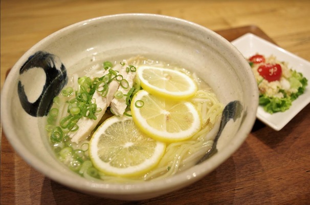 代官山 FLUX CAFE（フラックス カフェ）＿レモン風味の鶏ラーメン