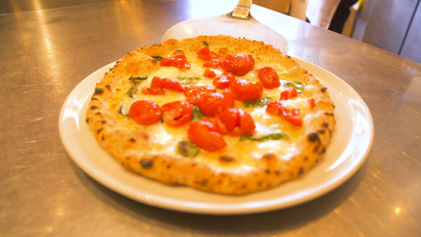 ナポリ風ピザブームの火付け役！ 世界大会優勝のもちもちピッツァ