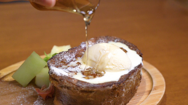 銀座の人気カフェで超極厚フレンチトーストをほおばる幸せ！