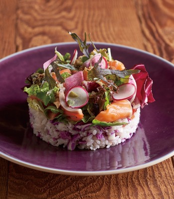 「赤いサラダライス サーモンと共に」1,500 円