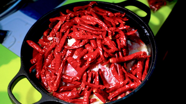 クセになる！ 世界中の唐辛子が集まる”激辛の聖地”