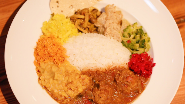 口へ運ぶたびに味が変わる？ スリランカ料理店の絶品カレー