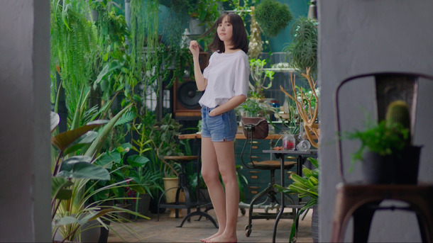 新垣結衣 何見てるの 囁き微笑む ショートパンツで美脚披露 Cinemacafe Net