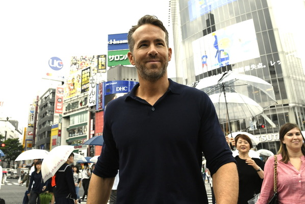 ライアン・レイノルズ、渋谷のスクランブル交差点に！「わいやで！」