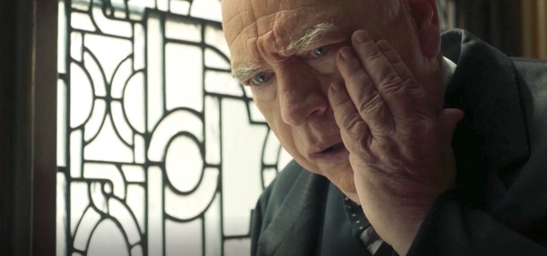 ビンタをされ頬を押さえる…『チャーチル　ノルマンディーの決断』　(C)SALON CHURCHILL LIMITED 2016