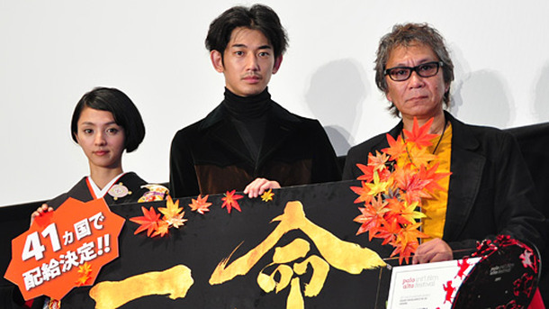 『一命』初日舞台挨拶にて（左から）満島ひかり、瑛太、三池崇史監督