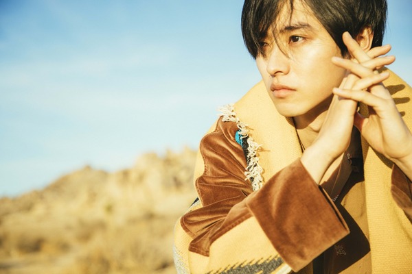 山崎賢人写真集「KENTO YAMAZAKI」（C）KADOKAWA