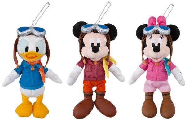 ぬいぐるみバッジ各2,200円販売店舗：イル・ポスティーノ・ステーショナリ(C) Disney