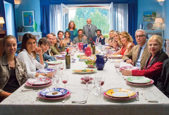 『家族にサルーテ！イスキア島は大騒動』 (C) 2018 Lotus Production e 3 Marys Entertainment