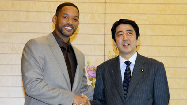 今度はウィルがニートを救う!?ウィル・スミス、安倍首相に表敬訪問