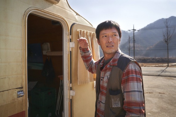 『感染家族』　(C) 2019 Megabox JoongAng Plus M & Cinezoo, Oscar 10studio, all right