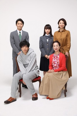 安田顕＆小池栄子、生田斗真と“お茶の間大乱闘”!?「俺の話は長い」 | cinemacafe.net