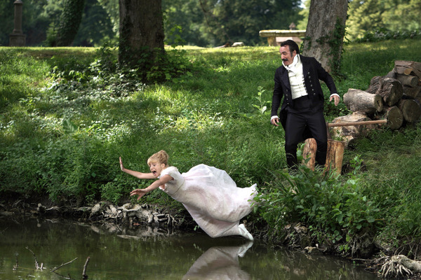 『英雄は嘘がお好き』　(C) JD PROD - LES FILMS SUR MESURE - STUDIOCANAL - FRANCE 3 CINEMA - GV PROD