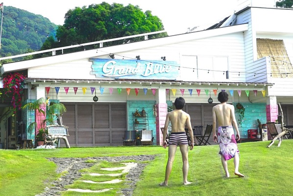 パンツ オタt巻きの2人は誰 ぐらんぶる 実写映画化へ 監督は英勉 Cinemacafe Net