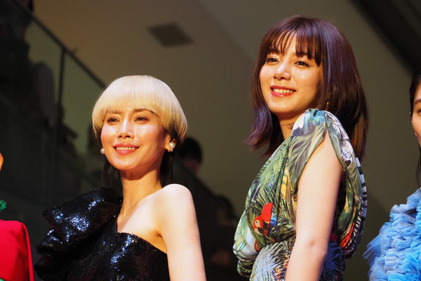 Followers 中谷美紀 池田エライザらゴージャスドレスで降臨 恥を捨てて演じた Cinemacafe Net