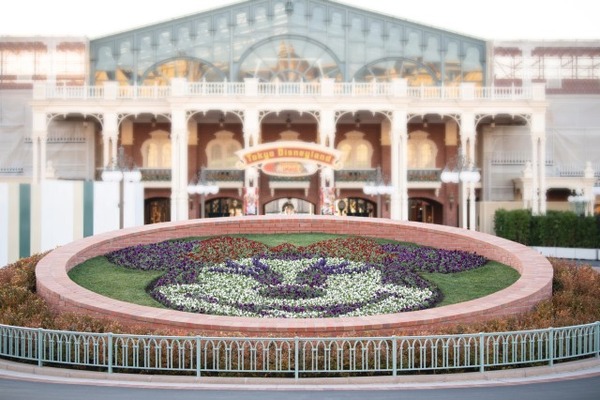ディズニー Tdl37周年 休園中のパークからミッキーたちがお祝い Cinemacafe Net
