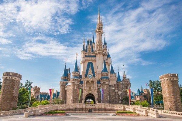 新しいルールで営業を再開する東京ディズニーリゾート (C) Disney