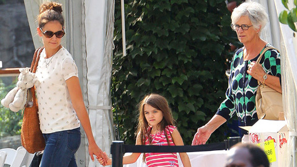 休日にセントラル・パーク動物園に訪れたケイティ・ホームズ＆スリ・クルーズ -(C) Splash／AFLO