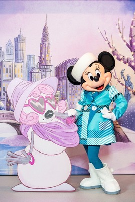 ディズニー ミニーマウスの 冬限定 ファッションを初公開 バースデーお祝い動画も Cinemacafe Net