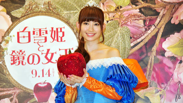 『白雪姫と鏡の女王』CMオピニオンに就任したAKB48・小嶋陽菜、