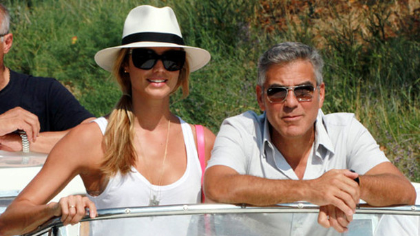 イタリア・ヴェネチアで休暇を楽しむジョージ・クルーニー＆ステイシー・キーブラー -(C) Splash／AFLO