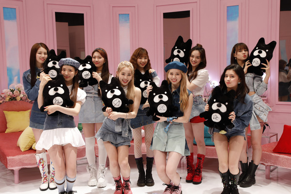 NiziU × ABEMA「NiziU Picture」（C）AbemaTV,Inc.