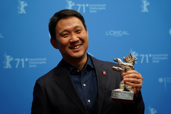 『偶然と想像』ベルリン映画祭授賞式　（C）2021 NEOPA / Fictive