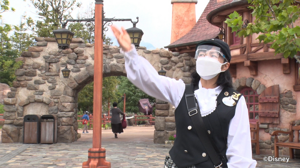 ディズニー 美女と野獣エリアの ガイドツアーキャスト に密着 Backstage 二週連続放送 Cinemacafe Net ディズニー 美女と野獣エリアの ガイドツアーキャスト に密着 Backstage 二週連続放送 Cinemacafe Net
