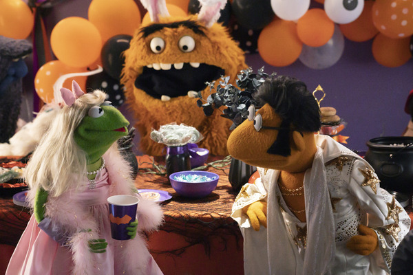 「Muppets Haunted Mansion: マペットのホーンテッドマンション」（C）2021 Disney