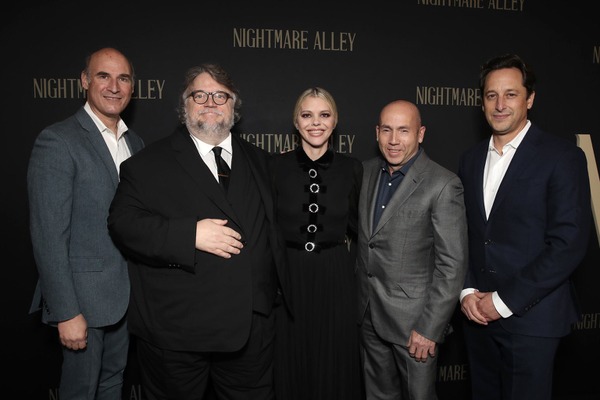 『ナイトメア・アリー』ワールドプレミア（C）2021 20th Century Studios. All rights reserved.