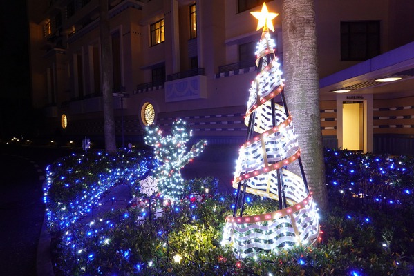 ディズニーアンバサダーホテルの素敵なクリスマス As to Disney artwork, logos and properties： (C) Disney