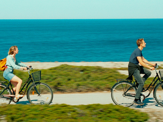 『ベルイマン島にて』（C）2020 CG Cinéma ‒ Neue Bioskop Film ‒ Scope Pictures ‒ Plattform Produktion ‒ Arte France Cinéma