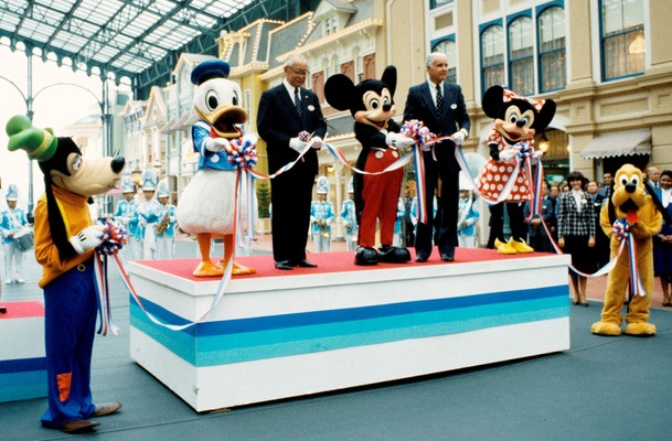 祝！東京ディズニーランド39周年！As to Disney artwork, logos and properties： (C) Disney