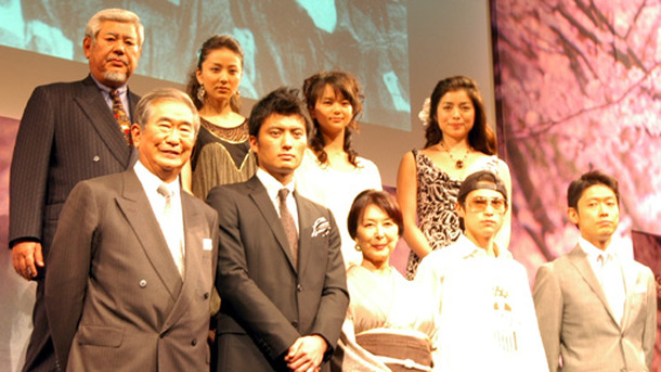 『俺は、君のためにこそ死ににいく』完成披露試写会舞台挨拶