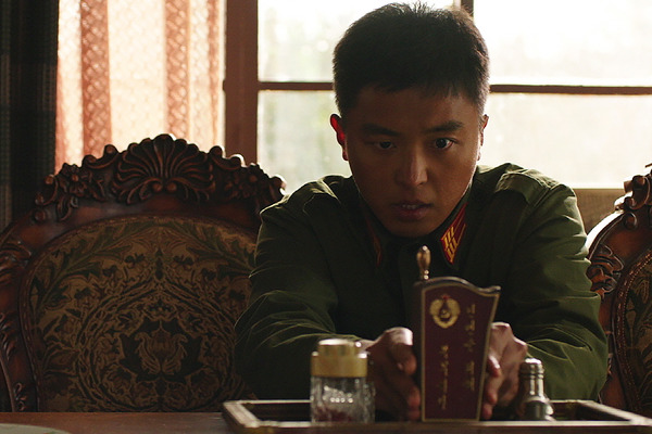 ヨン・ウジン主演『愛に奉仕せよ』上官の妻から「用がある合図」本編特別映像